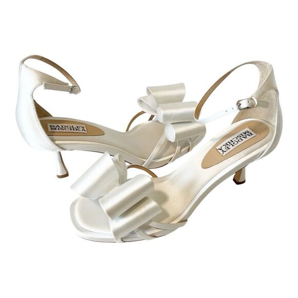 Badgley Mischka Alysha White Satin Open Toe Kitten Heel Bridal Sandal Size 7.5 - Picture 2 of 15